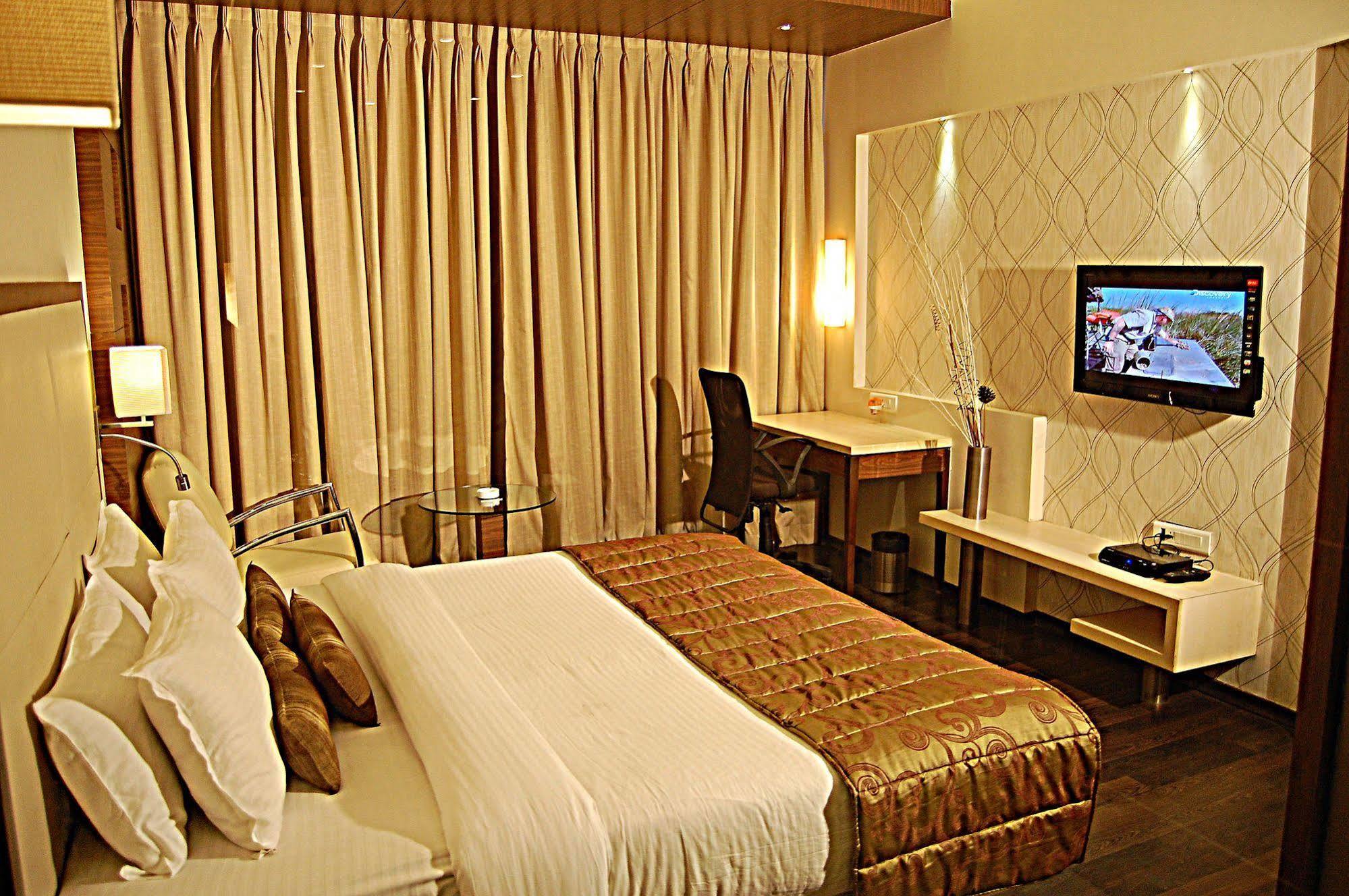 Sentosa Resorts Chinchvad Eksteriør billede